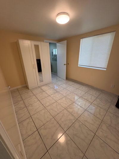 Private Room, Bath & Entrance/near Woodland Hills Main Photo