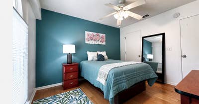 ⭐️Largest Room Available 🚪⭐️  Elevated Rooms Deca Main Photo