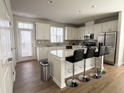 Spacious & modern Charlotte Townhouse with Dining  Main Photo