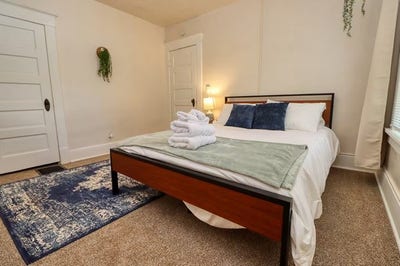 Affordable Private Room with Private Bath Main Photo