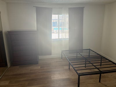 Big Room, Internet, big tv, utilities, & parking Main Photo