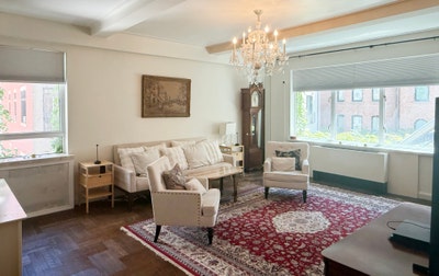 Private room and Private Half Bath in Luxury Apt Main Photo