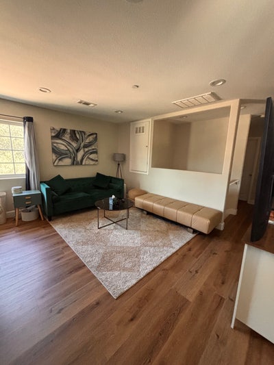 Room in Newer Home Available Main Photo