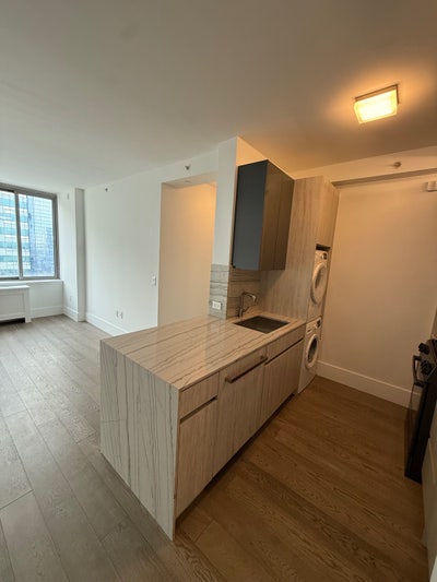 Last roommate needed in Luxury Midtown Building Main Photo