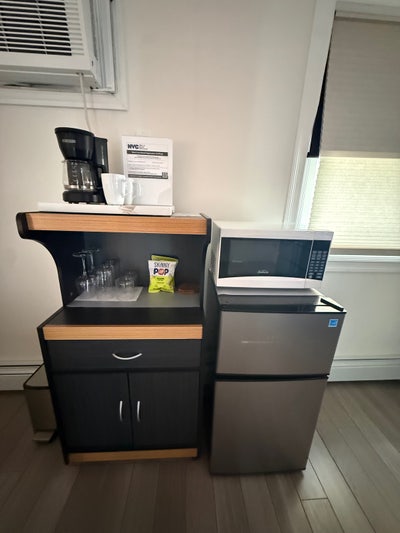 Furnished Room & Private Bath near  LGA ✈️ Main Photo