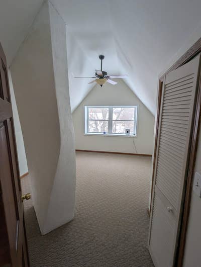 Entire 3rd floor nearly 500 sqft of personal space Main Photo