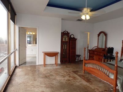 Shared space.  Great Views! Bedroom in loft style Main Photo