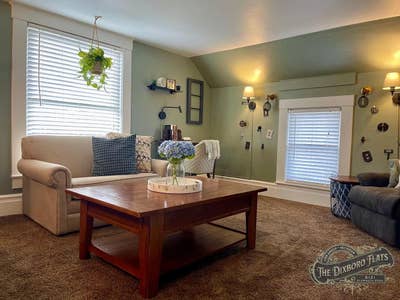 Fully furnished charming one-bedroom upper-floor Main Photo