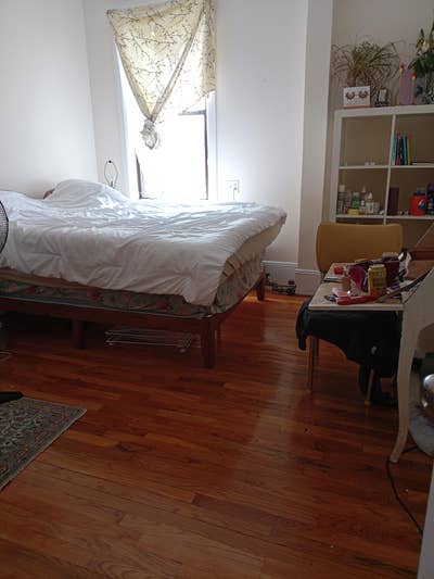 Seeking F for King Sized Rm Avail July 8-15 Main Photo