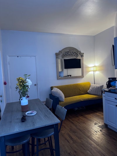 Large furnished room, NO FEES! Main Photo