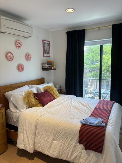 Sunny room in Bushwick 2BR Main Photo