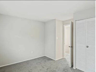 Looking for roommate for Townhouse in Edgemere Main Photo