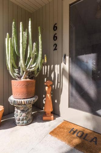 2 Rooms in Dreamy Hilltop Home Main Photo
