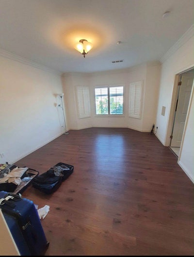 Looking for Roommate  Main Photo