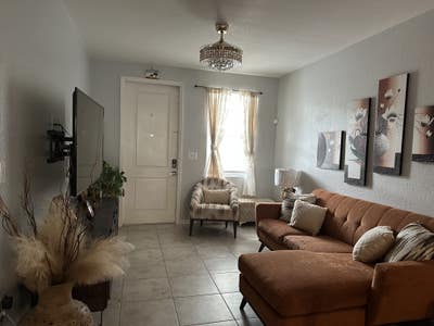 One bedroom queen bed furnished or unfurnished Main Photo