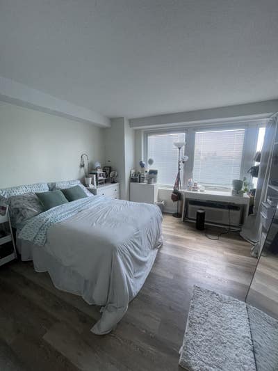 Large Flex Room Available - Unfurnished Main Photo