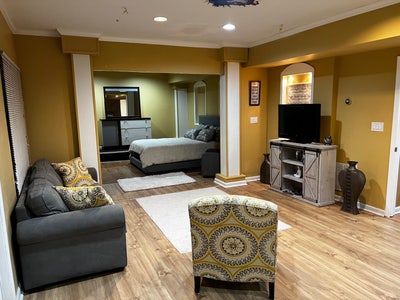1BR/1BA Spacious and Private Basement Apartment  Main Photo