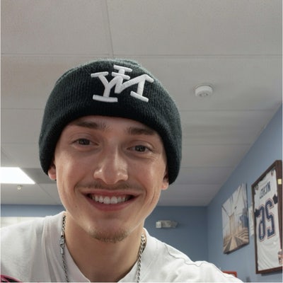 21 Years old looking For a roommate-$1200 a month Main Photo