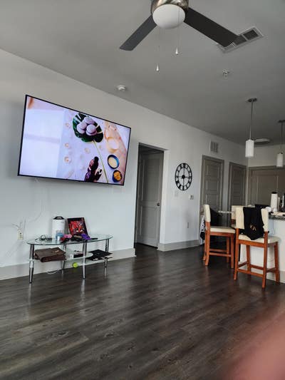 Luxury Living 1200SF Main Photo