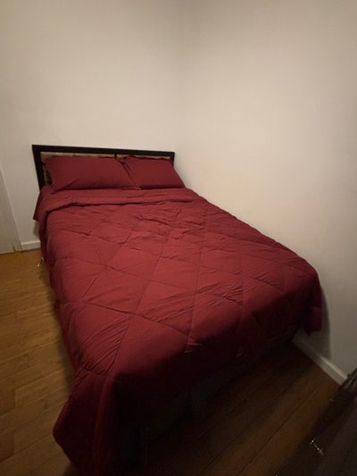 Small room with no windows  Main Photo