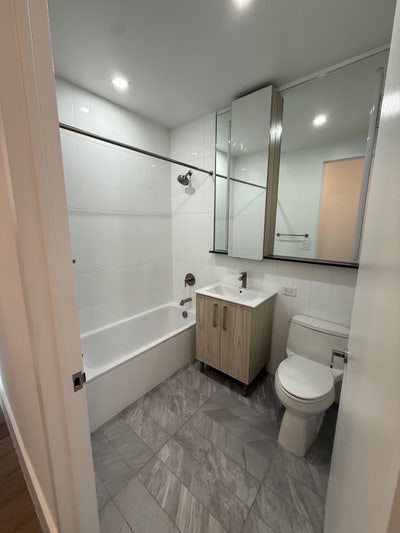 Last roommate needed in Luxury Midtown Building Main Photo
