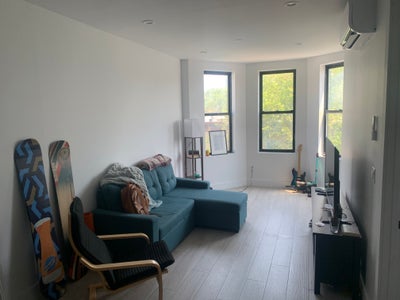 Looking for Roommate Main Photo