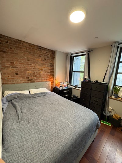 Room in Hell’s Kitchen  - great location Main Photo