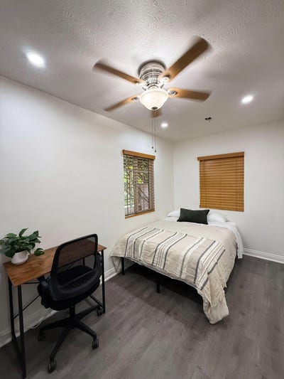 Arleta Gem ~ Close to CSUN, Gyms and Shopping. Main Photo