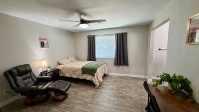 Spacious Furnished Primary Room with Private En S Main Photo