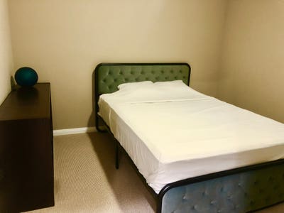 Cozy Single Room Available for Rent in PeacefulWel Main Photo