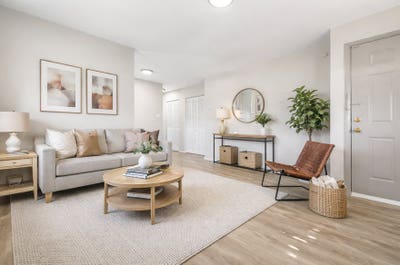 Charming Renovated _Bedroom Apartment in Magnolia  Main Photo
