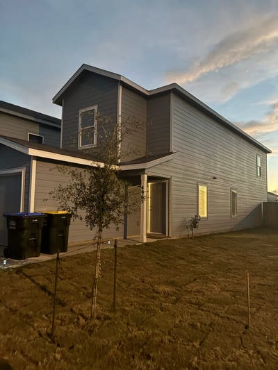 Brand Home 3 bathrooms. Close to the highway. I'm  Main Photo