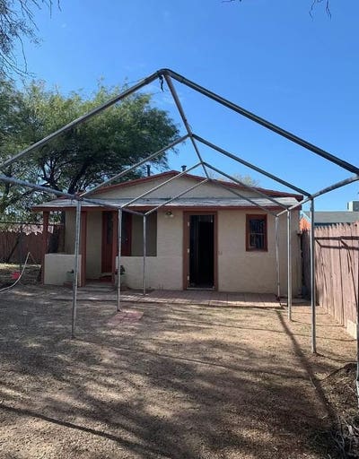 Charming one BRone bath guest house located at 302 Main Photo