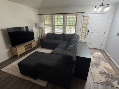 Room for rent. Tons of space  Main Photo