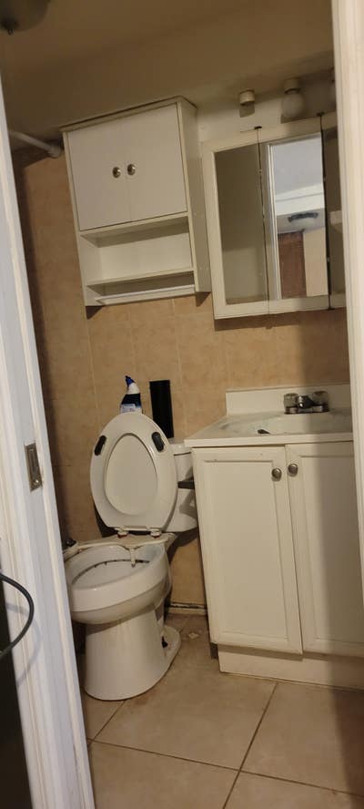 Amazing 1 bedroom, 1 bathroom ROOM in Cutler Bay.  Main Photo