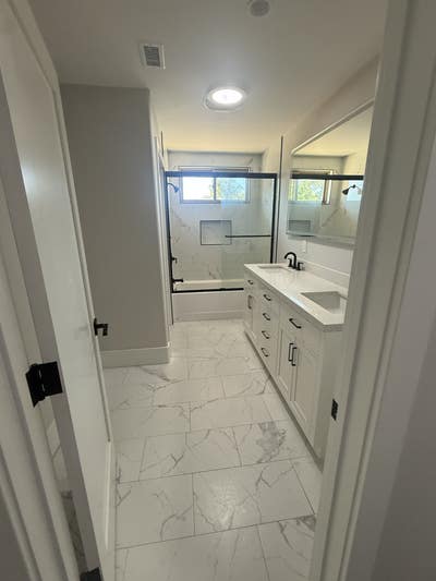 Rooms Available for Rent in Home w/ swimming pool Main Photo