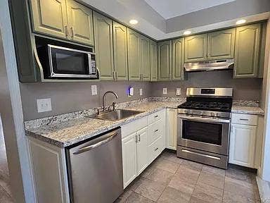 Stylish Living in Prime Location Main Photo