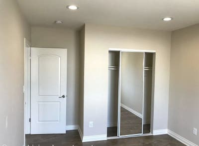 Spacious 3B/2Br Duplex w Balcony, W/D, Parking Main Photo