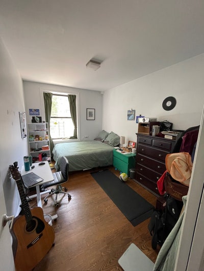 Room in Ridgewood Apt Main Photo