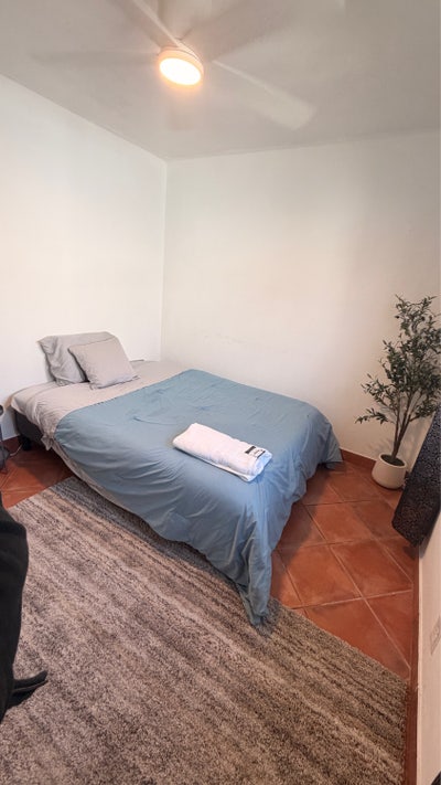 Room for rent Main Photo