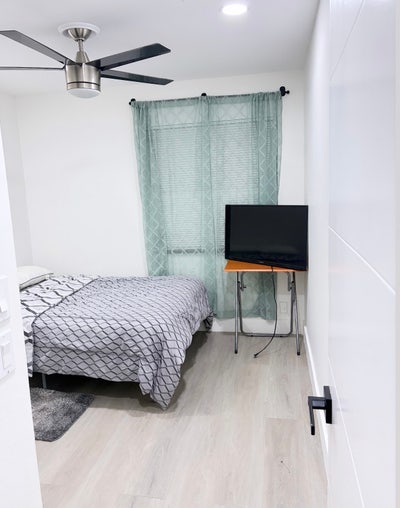 Rooms for rent- shared bath Main Photo