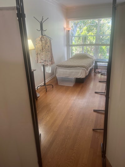 Mini room in Beverly Hills $850 Main Photo