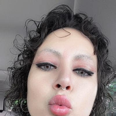 Professional Female seeks a small or large room Main Photo