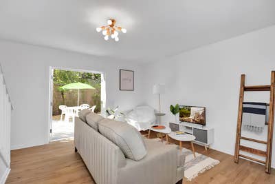 Bright & Cozy Townhouse Fully furnished & 10 min d Main Photo