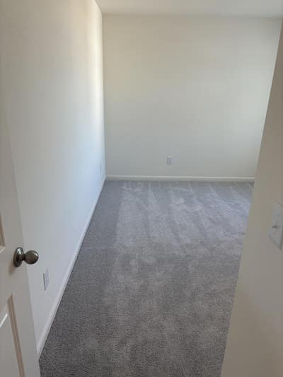 2 rooms for rent far west side Main Photo