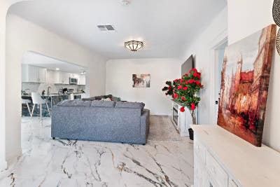 Two Twin Bed room (will split rent) Main Photo
