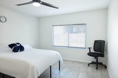 Private Room in Trendy Shared Home_Perfect for St Main Photo
