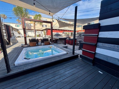 Luxurious private room for lease -Hot Tub & BBQ Main Photo