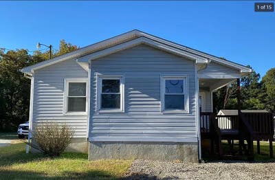 Unfurnished room for rent in cozy 2 br house  Main Photo