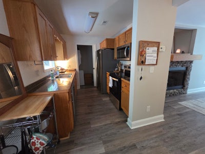 Cute 2b/2.5ba townhouse Main Photo